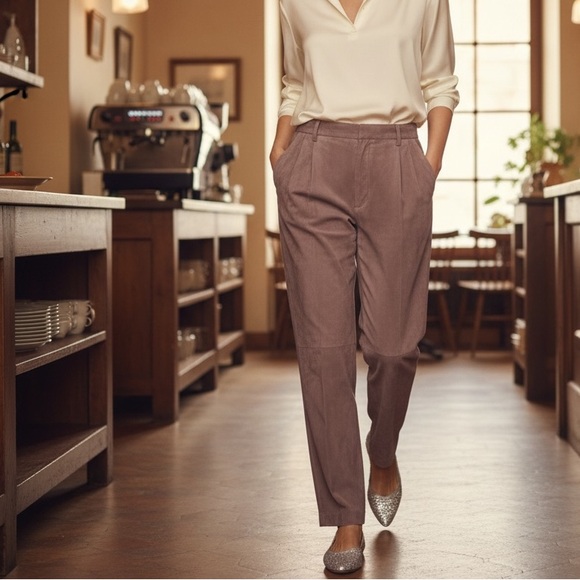 Brunello Cucinelli Pants - Brunello Cucinelli Suede Trousers Pleated Straight-Leg
Ankle size 12